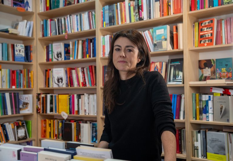 Tantôt pauvre, tantôt bourgeoise : le roman choc qui dévoile la fracture d’une femme entre deux mondes