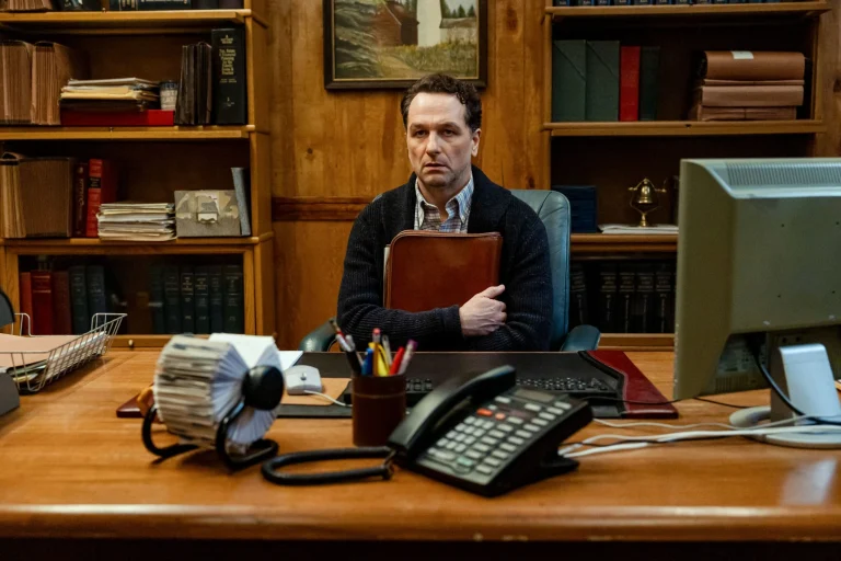 Emmy 2026 : “The Pitt” rafle tout — la révélation choc “Widow’s Bay” détrône les favoris, découvrez les nominations qui font trembler Hollywood