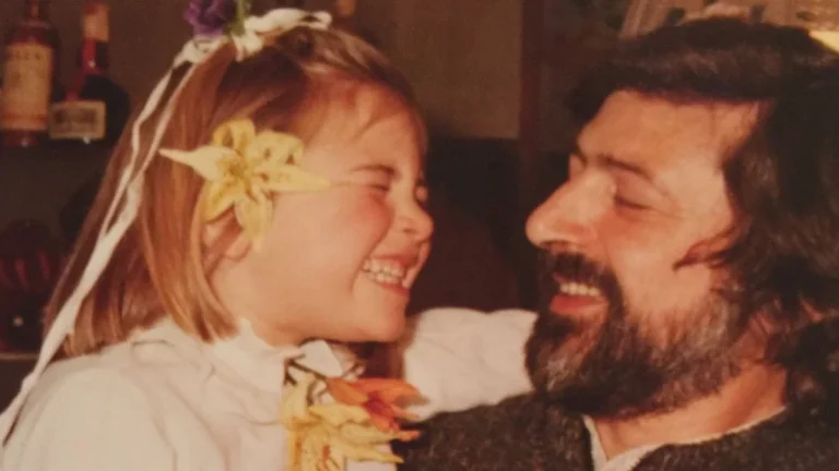 La chanson secrète de Guccini pour sa fille : l’histoire émouvante de Culodritto qui vous fera fondre