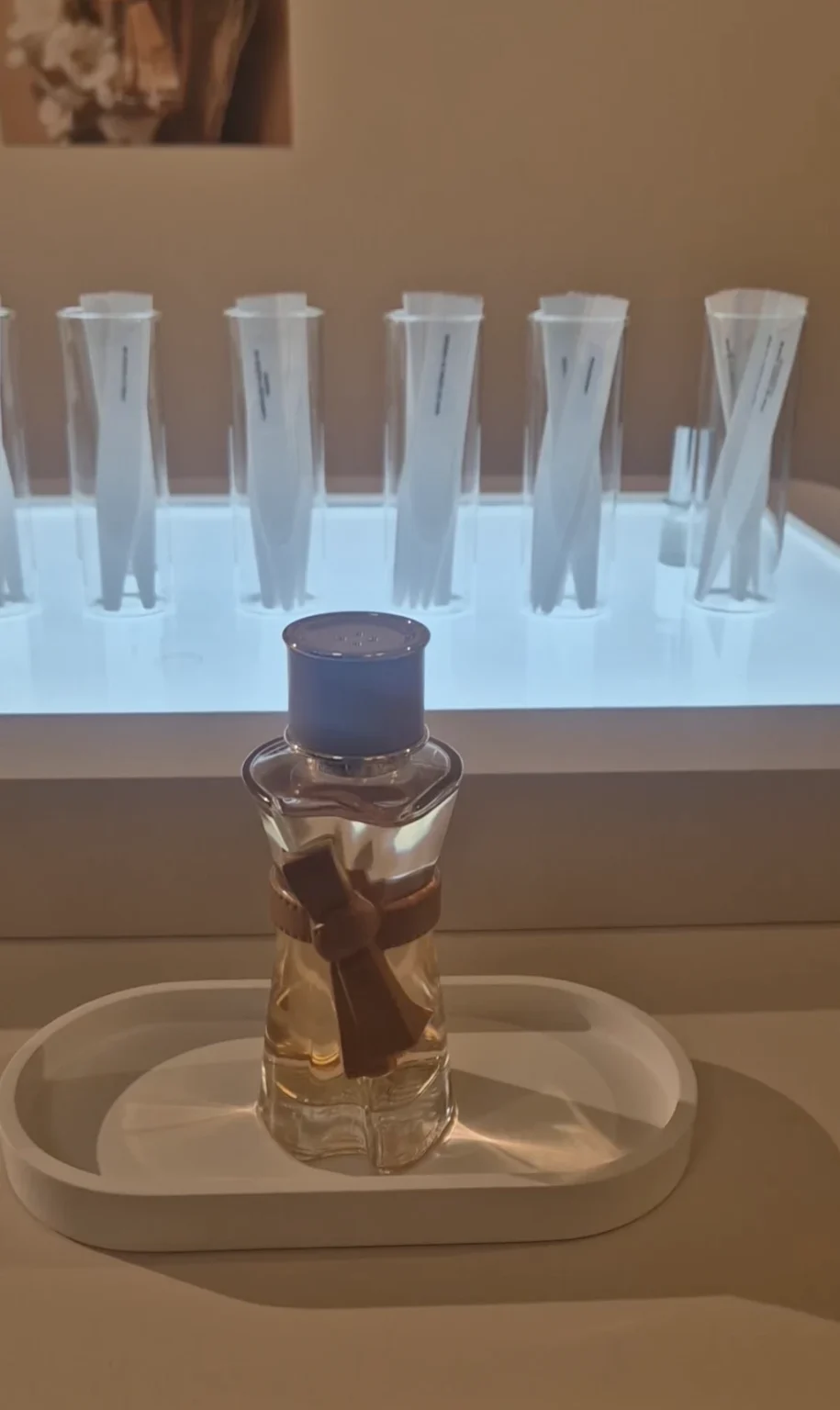 Le parfum‑manteau de Max Mara : Florence Pugh dévoile la fragrance révolutionnaire qui se porte comme un câlin