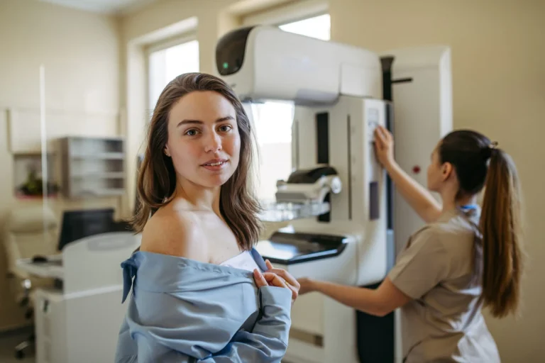 Cancer du sein : la révélation qui change tout — plus de 90 % de survie à 10 ans si le diagnostic est précoce (les chiffres qui donnent de l’espoir)