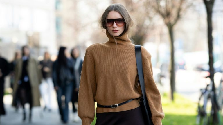 La jupe en dentelle revient en force : 5 façons imparables de la porter avec un pull cet automne (n°4 est bluffant)